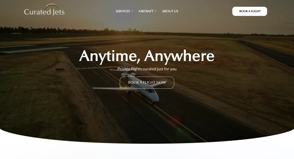 Sitio web de Curated Jets en escritorio